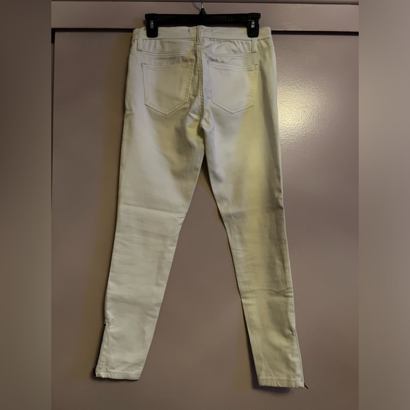 White skinny jeans size 25. Good condition. Zipper on the bottom (both sides). - Picture 2 of 4